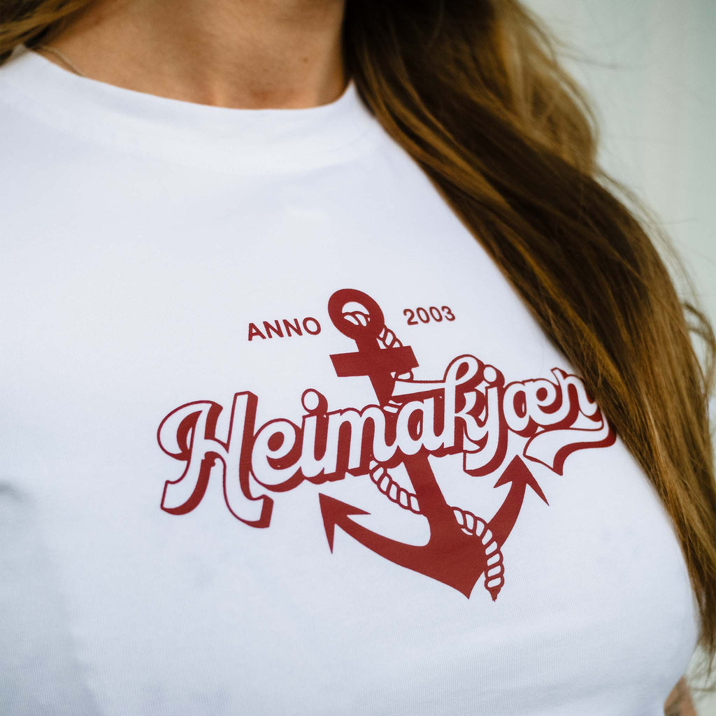 Heimakjær | Baby Tee
